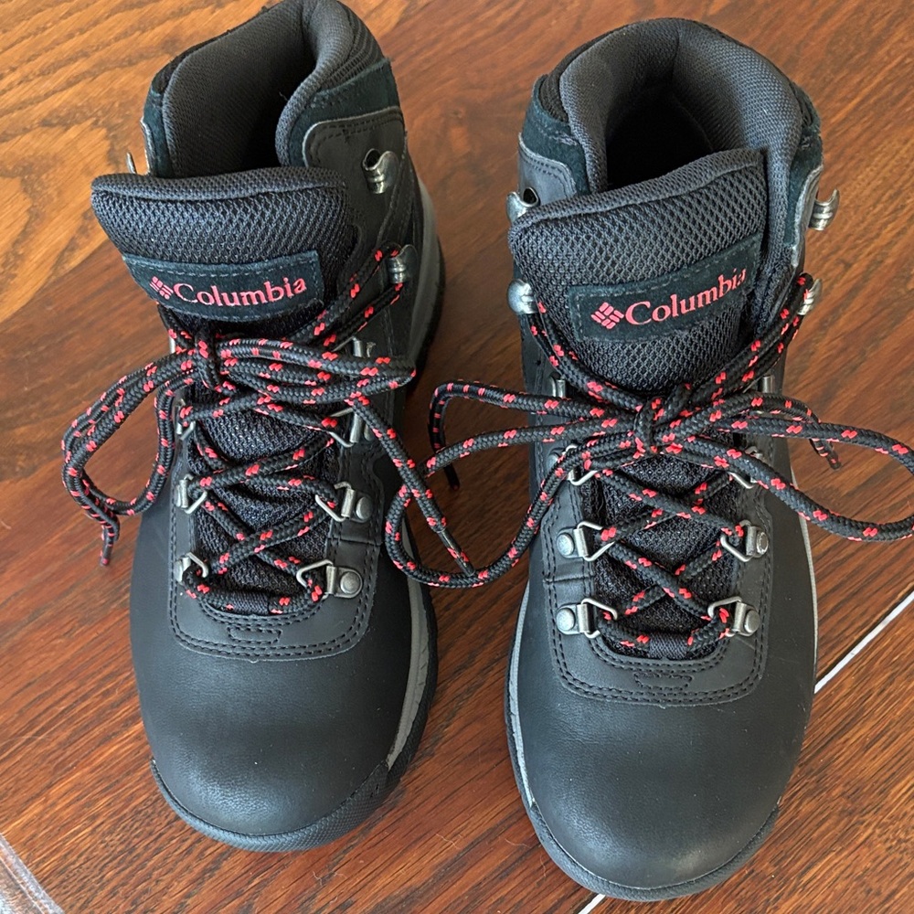 Columbia Women’s Black and Red Boots